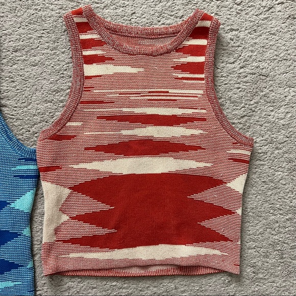 Lot of 2 Knit Crop Tops Blue and Red Western Aztec - Picture 2 of 3